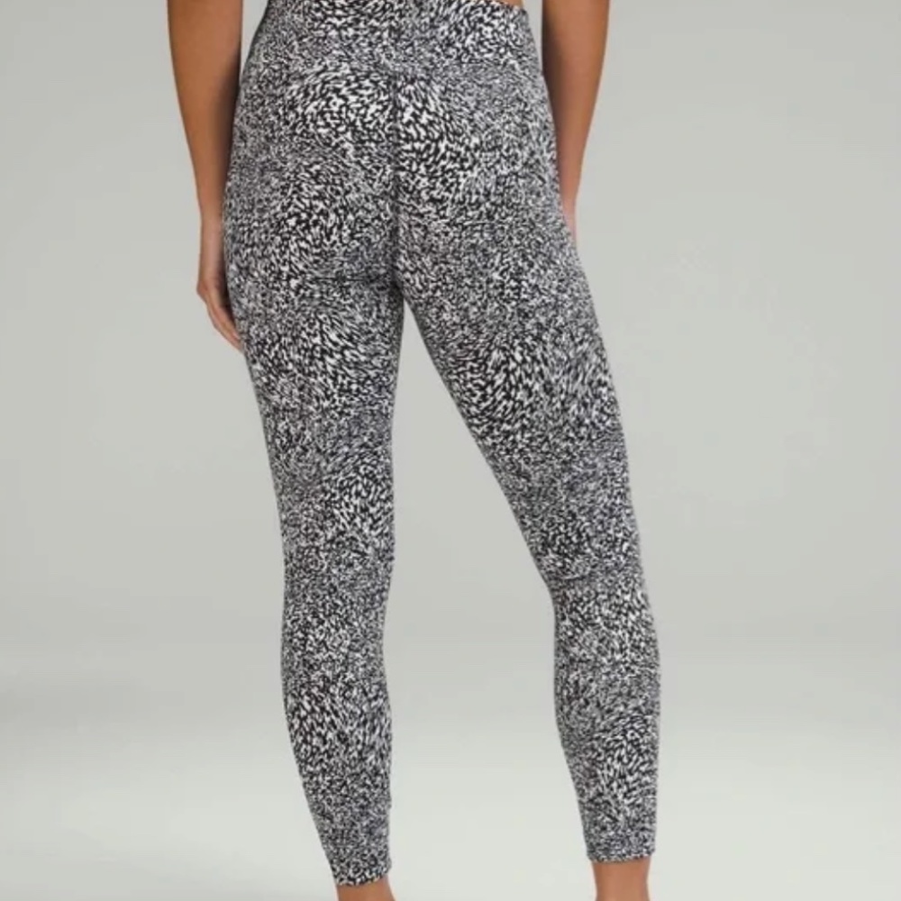 Lululemon InStill HR Tight 25” in Warped Grain Alpine White Black Sz 10